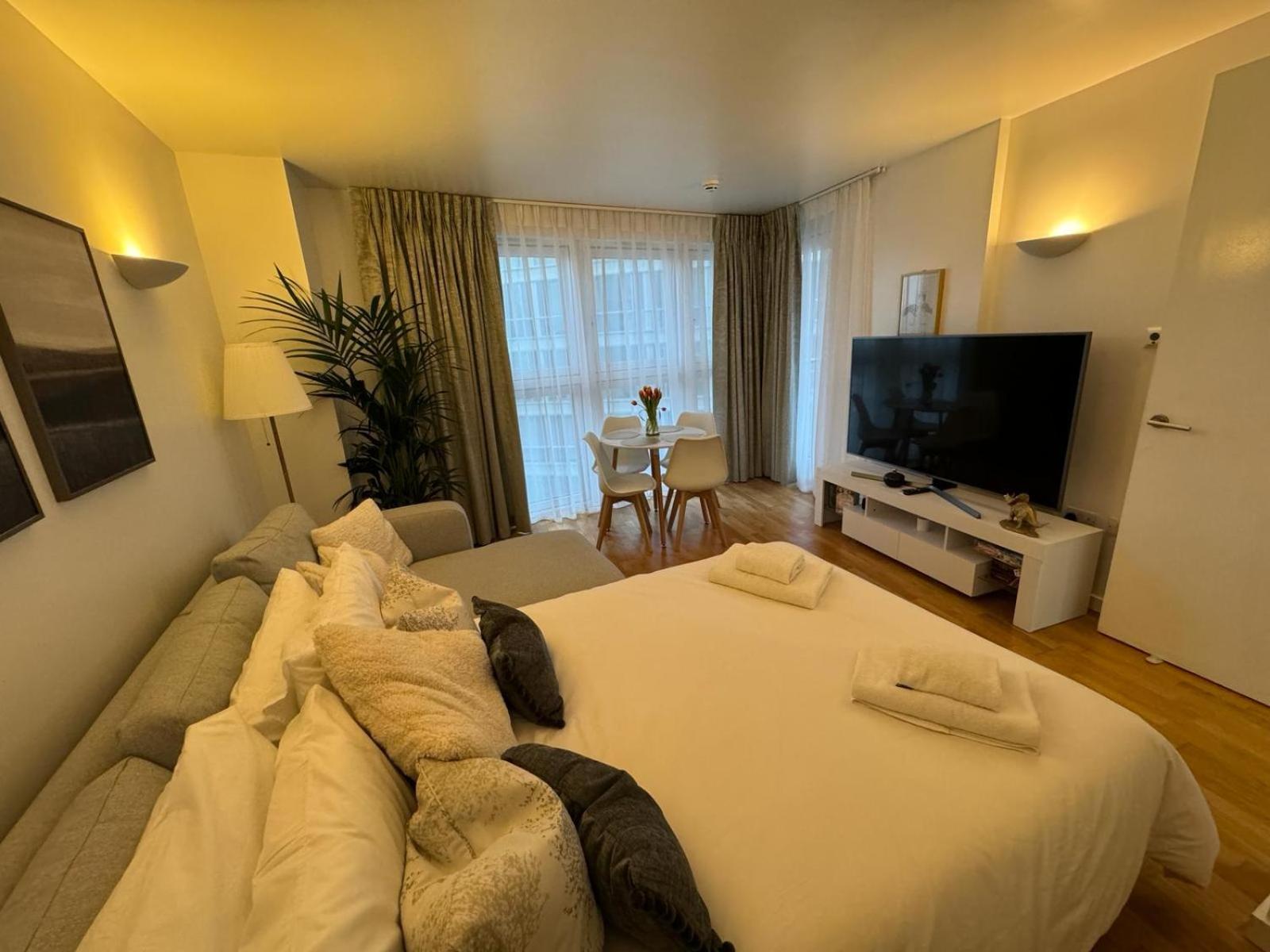 Luxury Apartment In Canary Wharf Londen Buitenkant foto