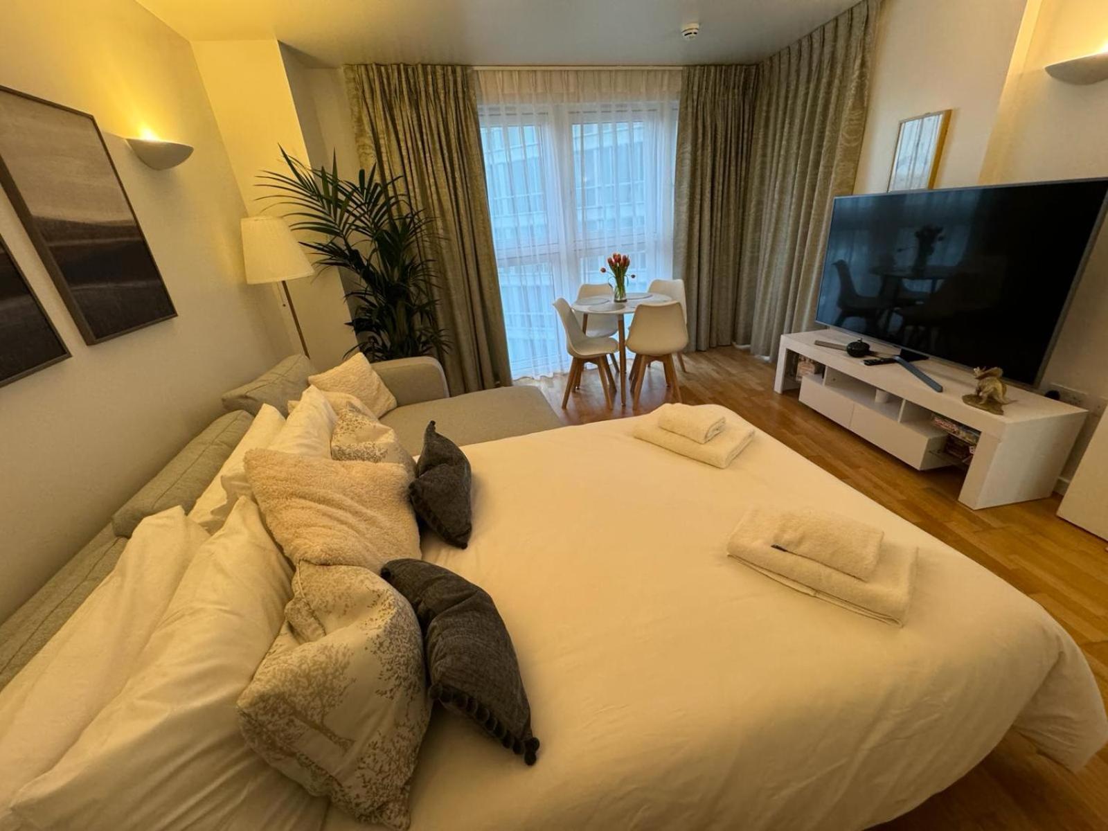 Luxury Apartment In Canary Wharf Londen Buitenkant foto