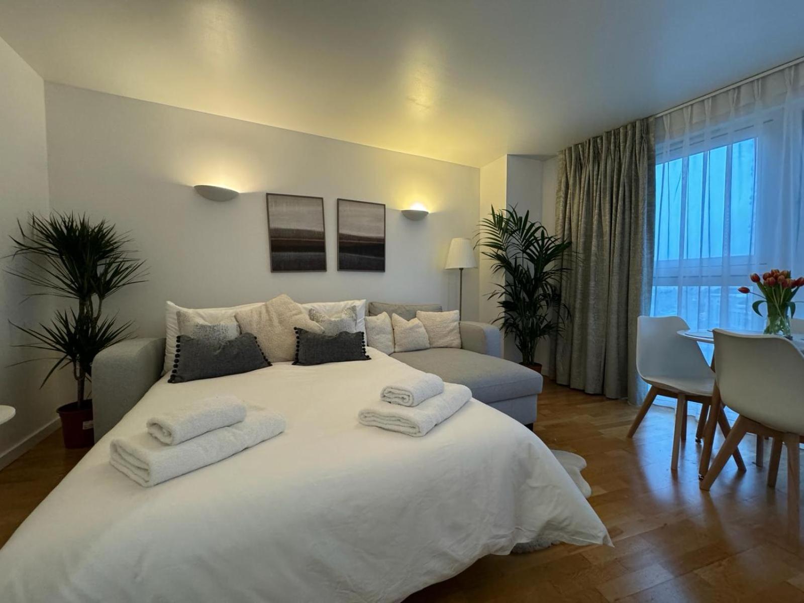 Luxury Apartment In Canary Wharf Londen Buitenkant foto