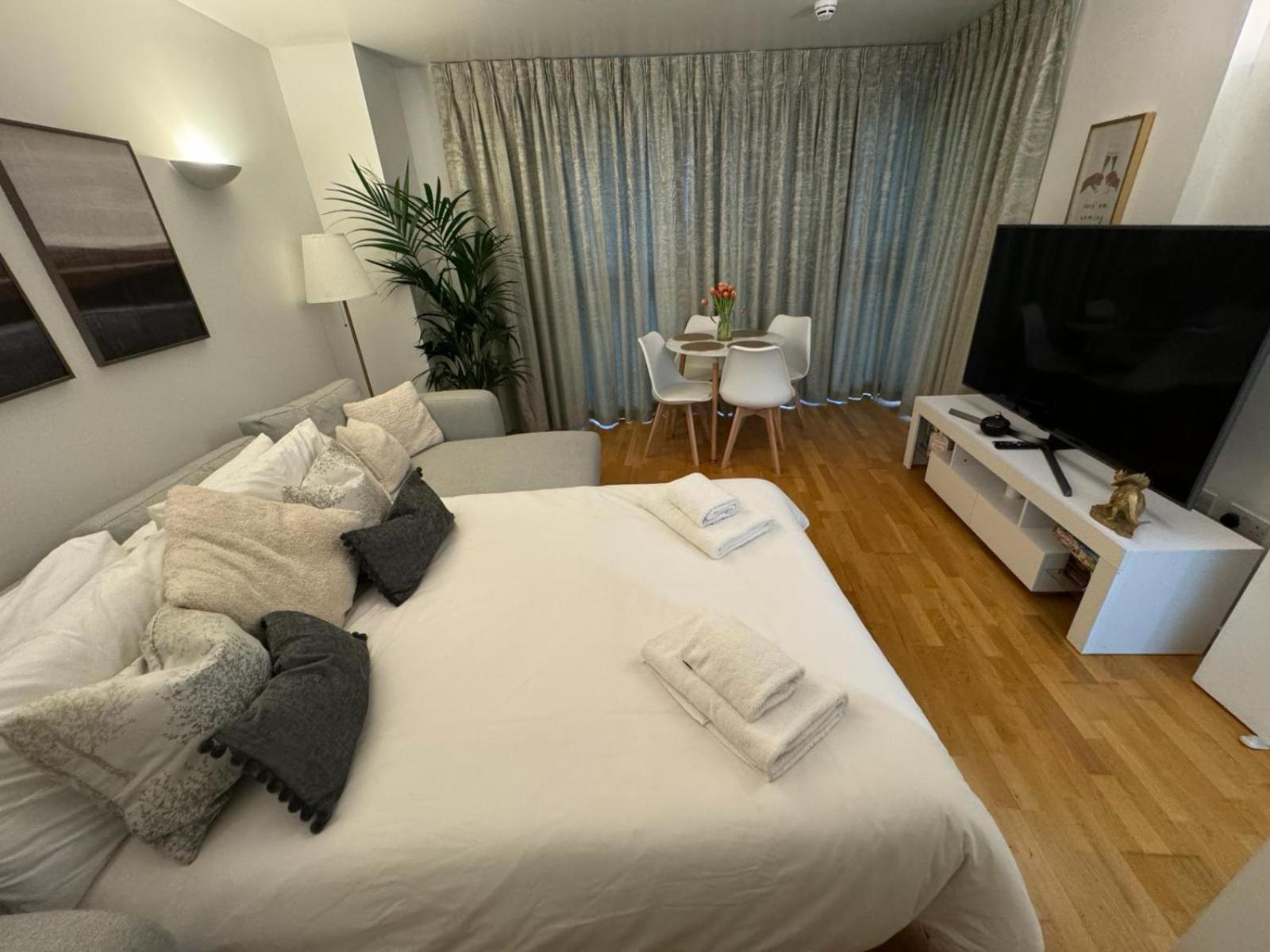 Luxury Apartment In Canary Wharf Londen Buitenkant foto
